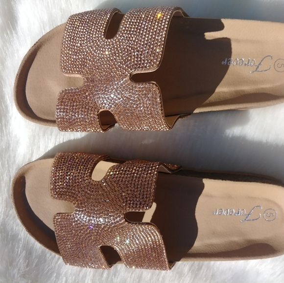 Forever 21 Shoes - Forever sandal🌟